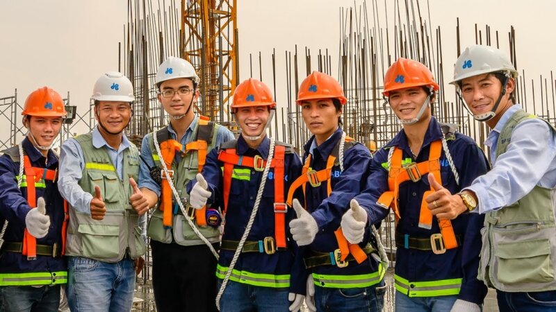 Dự đoán xu hướng phát triển của thị trường áo bảo hộ công nhân trong tương lai.